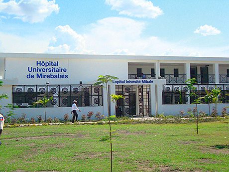  A solar-powered hospital has been built north of the Haitian capital Port-au-Prince.