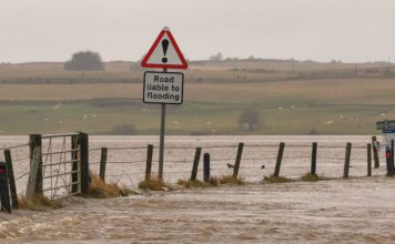 CCC calls on government to urgently raise ambition levels in UK climate adaptation Flooding in Inverurie, Aberdeenshire, in January 2016.