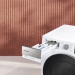 Washing machine has filter to catch microfibres