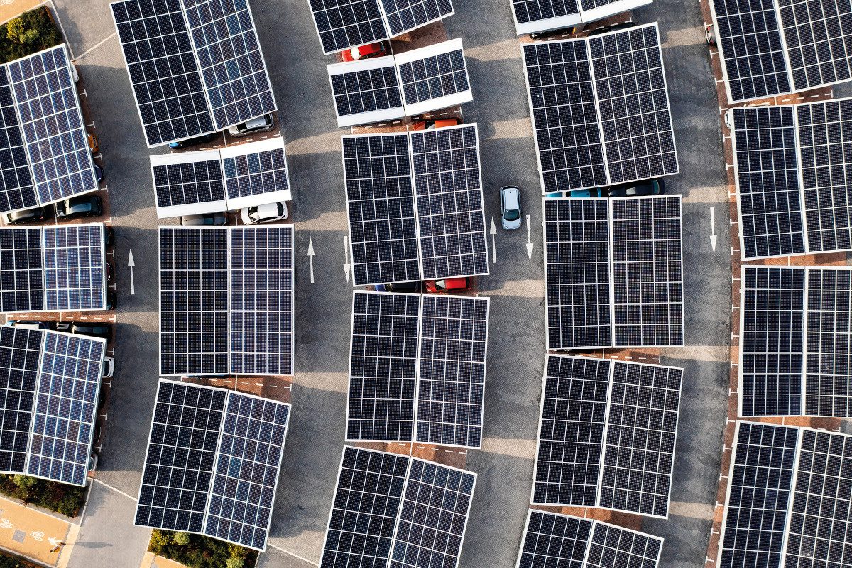 Parking-lot-solar-and-EVs