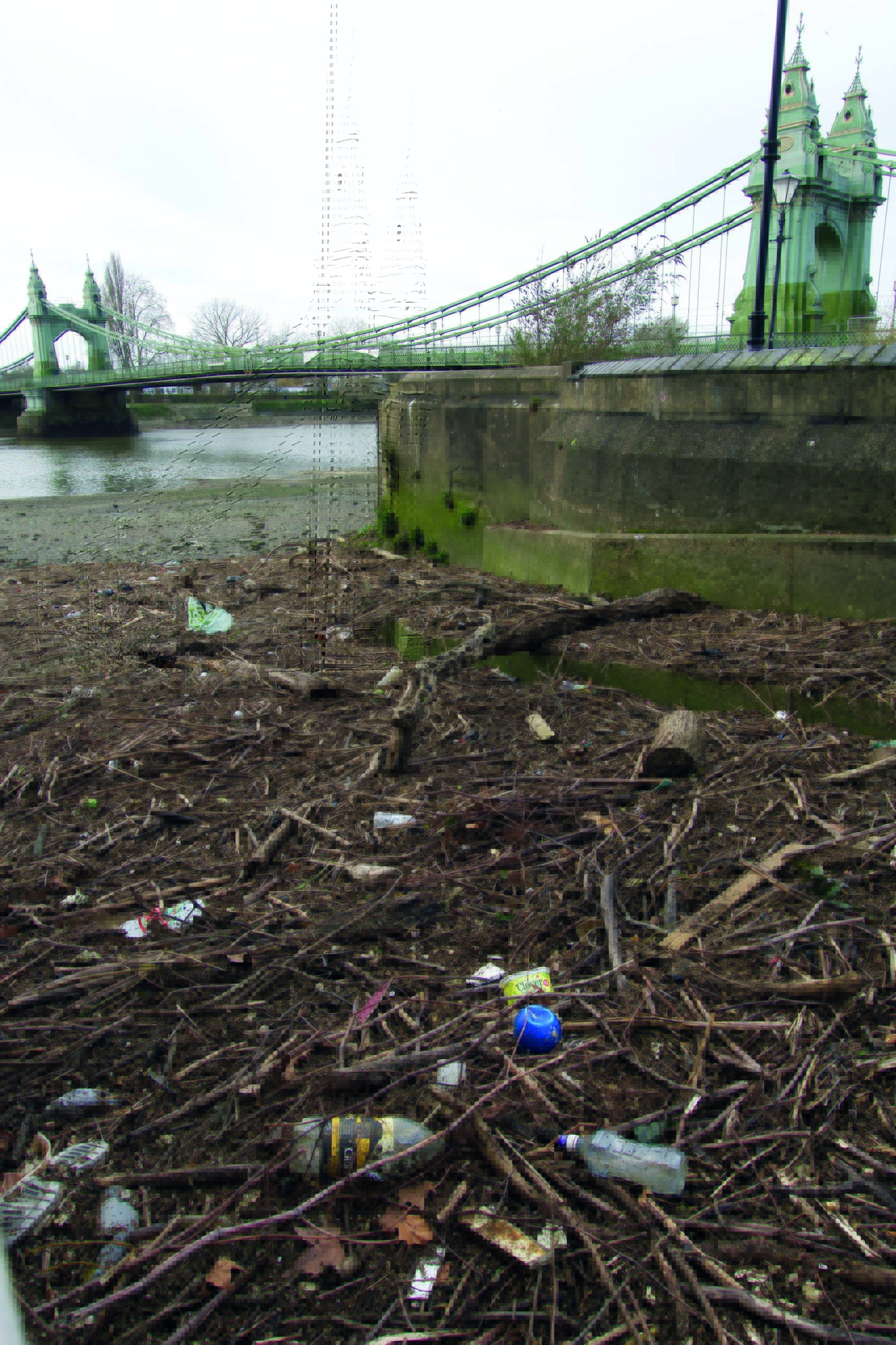 Thames-pollution-near-Hammersmith-Bridge