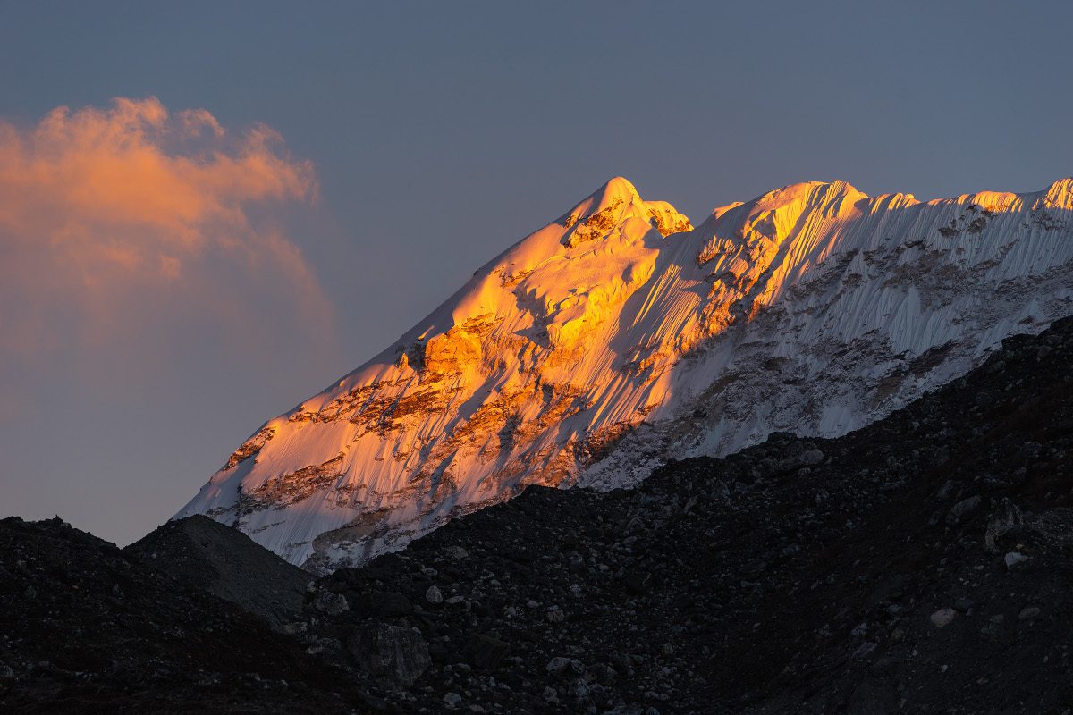 Serata-tramonto-luce-sulla-neve-Himalaya-mountai