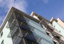 Open access database to benchmark the decarbonisation of buildings