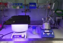 Project turns recovered car battery acid and plastic waste into clean hydrogen