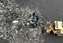 Multi waste buckets to bring pre-shredding into loading stage