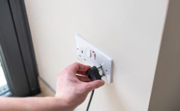 Electrical industry groups warn government against a rushed roll-out of plug-in solar panels