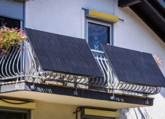Government legalises plug-in solar panels for UK homes from August